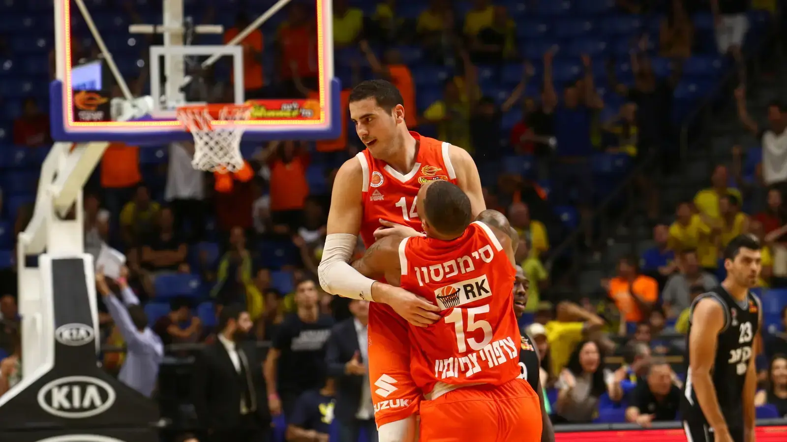 שחקני מכבי ראשון לציון עוז בלייזר, דיימון סימפסון