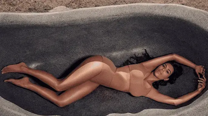 קים קרדשיאן בתחתוני סבתא