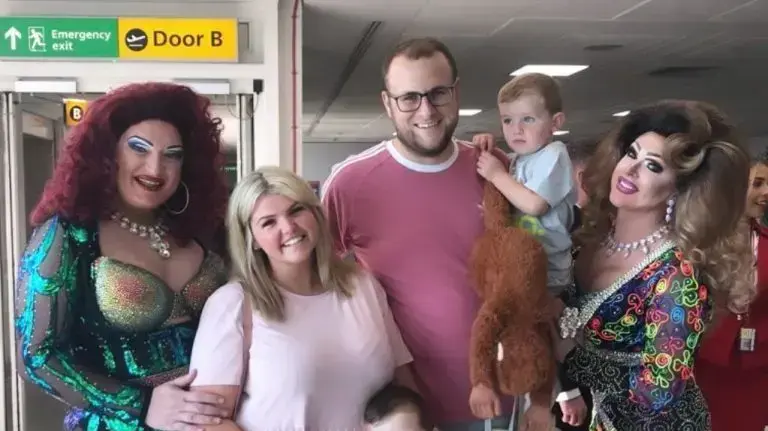 משפחה עלתה על טיסת הגאווה של וירג'ן אטלנטיק