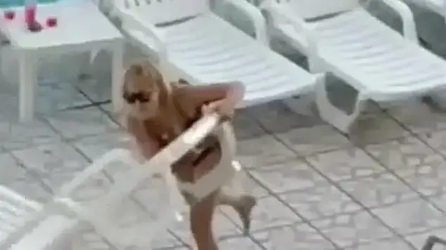 בחורה איבדה שליטה והתפרעה בבית מלון באיביזה