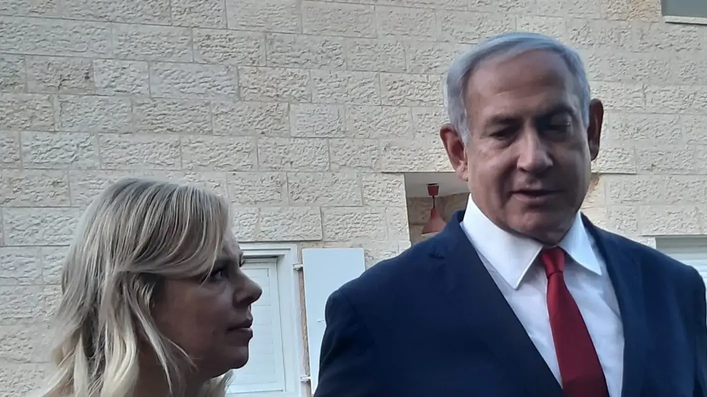 ראש הממשלה, בנימין נתניהו ורעייתו שרה במהלך הצהרה לתקשורת. בתום ניחום אבלים למשפחתו של החייל שנרצח דביר שורק בעופרה 13 באגוסט 2019