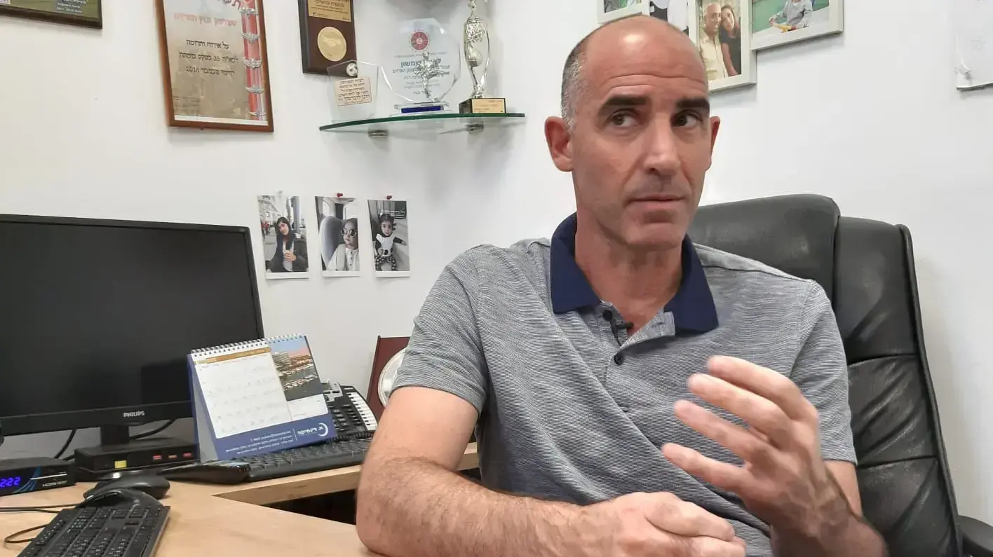 איציק קורנפיין