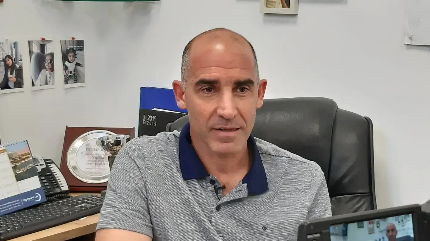 איציק קורנפיין