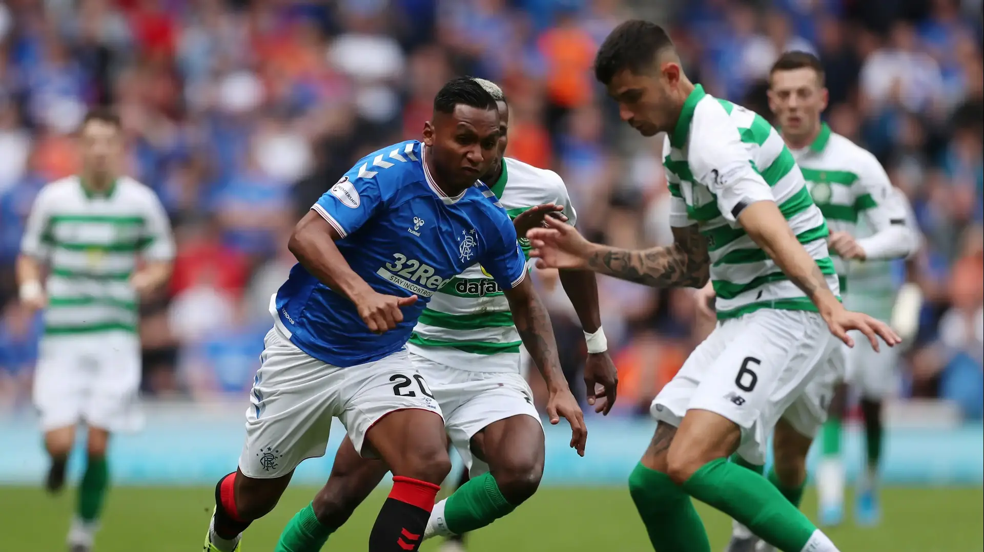 שחקן סלטיק ניר ביטון מול שחקן ריינג'רס אלפרדו מורלוס שחקן סלטיק ניר ביטון מול שחקן ריינג'רס אלפרדו מורלוס