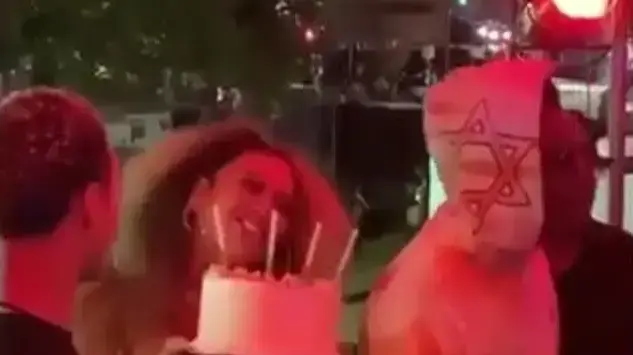 ג'יי זי מפתיע את ביונסה בעוגת יום הולדת