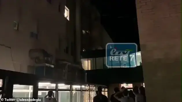 שחקני בולוניה שרים למאמנם סיניסה מיכאילוביץ'