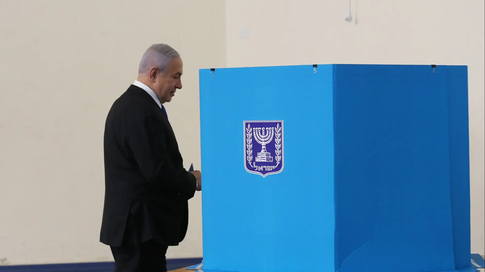 ראש הממשלה בנימין נתניהו ורעייתו שרה מגיעים להצביע בירושלים, 17 בספטמבר 2019