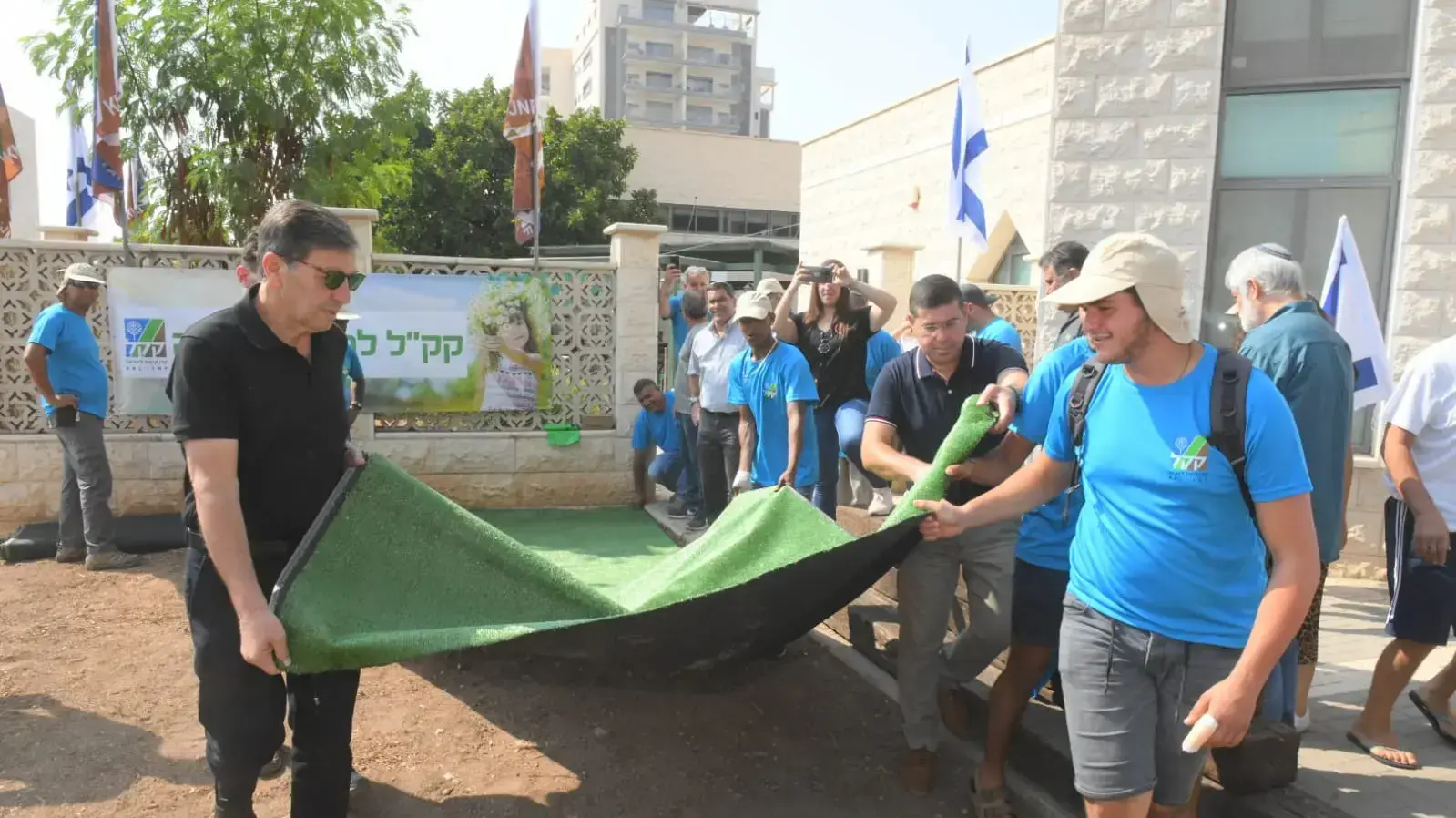 מתנדבים במסגרת "קק"ל למען הקהילה" 2019