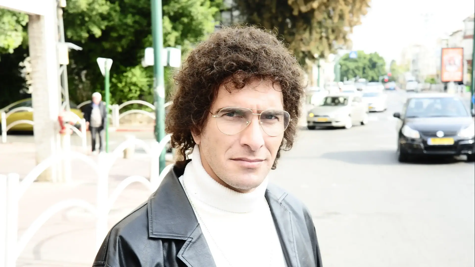 אסי כהן בדמות של שאולי מ"ארץ נהדרת"