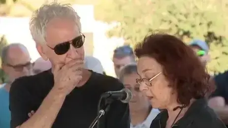 שלום חנוך נילי פיטרסון בהלוויתו של רוני פיטרסון