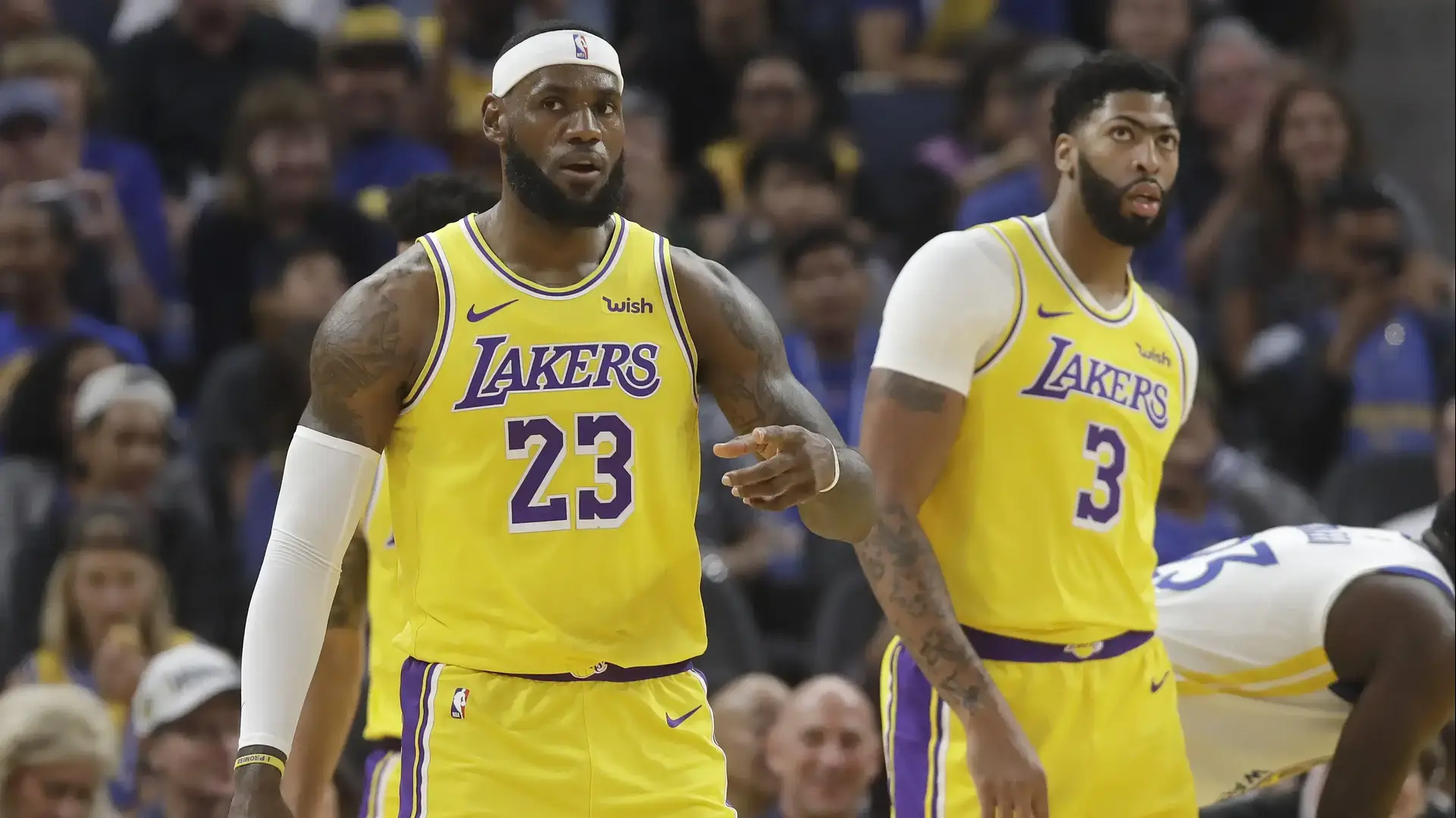 שחקני לוס אנג'לס לייקרס לברון ג'יימס, אנתוני דייויס שחקני לוס אנג'לס לייקרס לברון ג'יימס, אנתוני דייויס