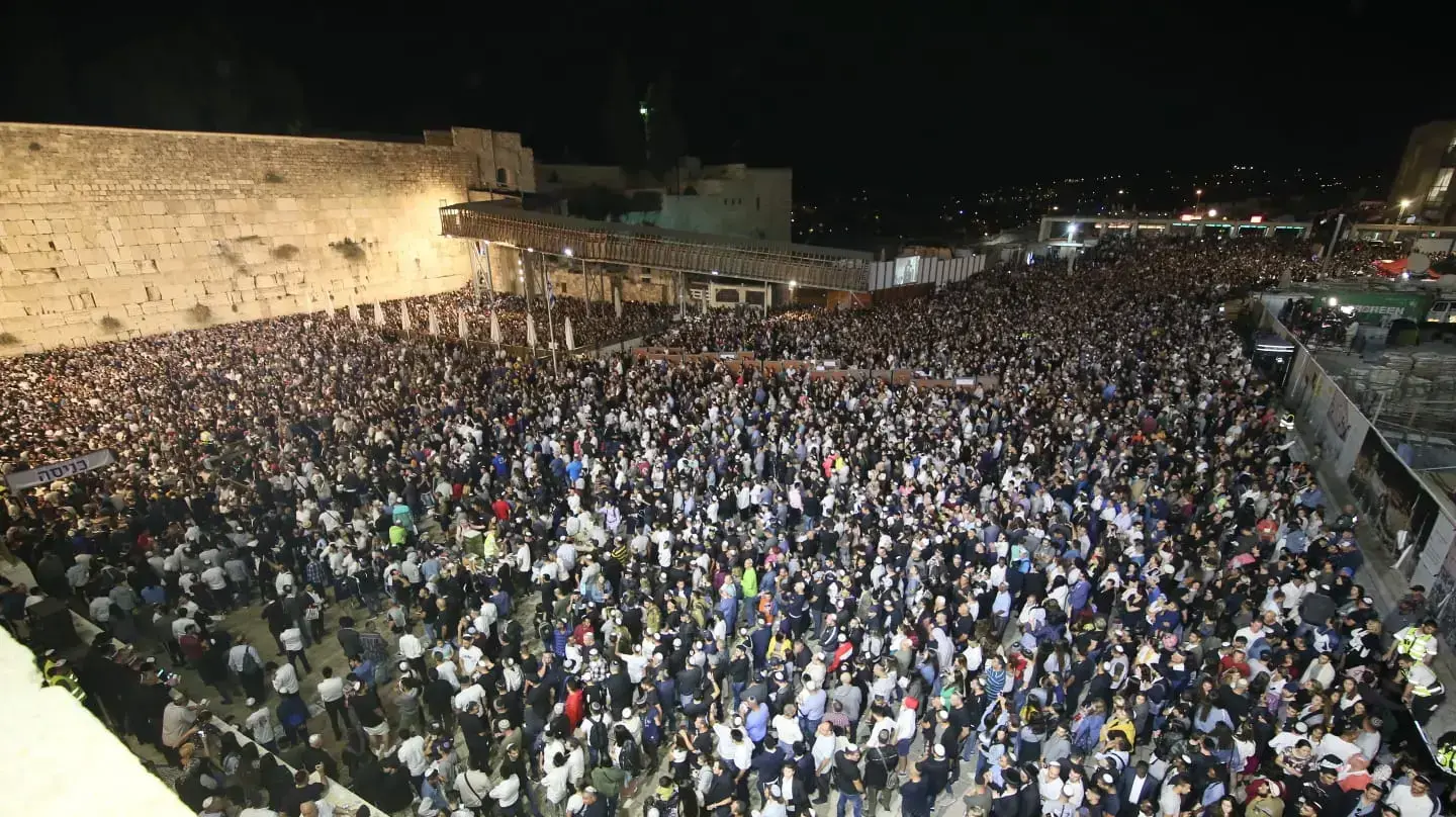 תפילת סליחות המונית בכותל המערבי בירושלים, ערב יום הכיפורים, 8 באוקטובר 2019