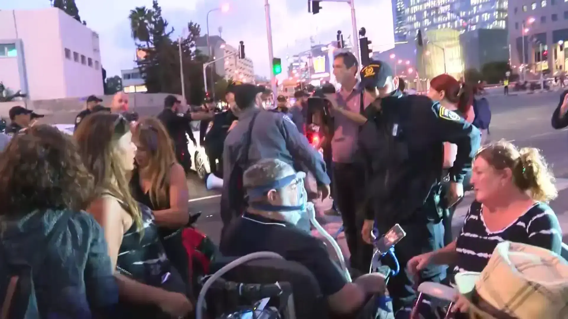 ת"א: מחאת הנכים התחדשה בעקבות העיכוב בגיבוש ההמלצות 
לטובת העלאת קצבאות הנכות בפעימות השלישית והרביעית