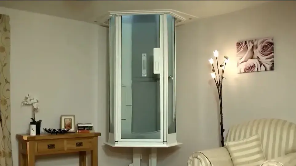 מעלון אנכי דרך התקרה מעלון אנכי דרך התקרה