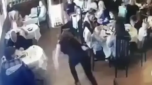 המלצרית הגרועה בעולם מוכיחה מדוע זו הייתה טעות להעסיק אותה