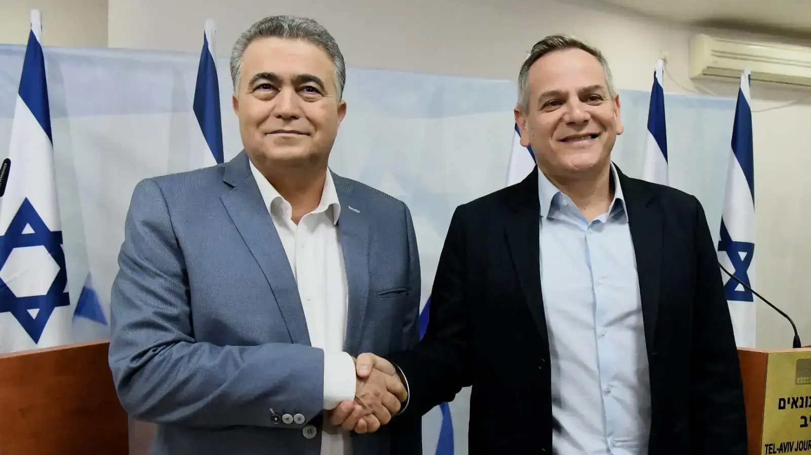 עמיר פרץ וניצן הורוביץ במהלך מסיבת העיתונאים של מפלגת עבודה- גשר' בבית העיתונאים, ת״א 13 בינואר 2019