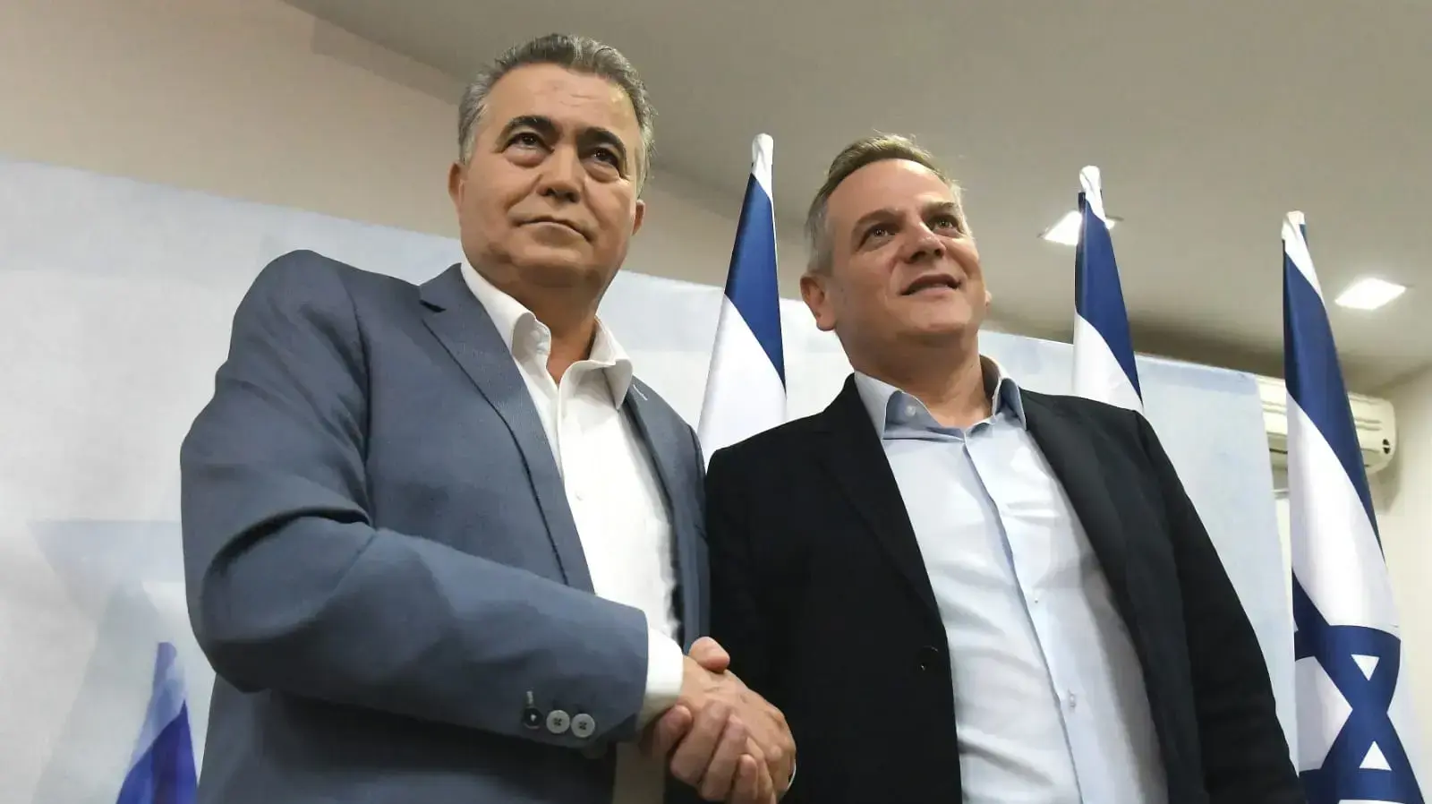 עמיר פרץ וניצן הורוביץ במהלך מסיבת העיתונאים של מפלגת עבודה- גשר' בבית העיתונאים, ת״א 13 בינואר 2019