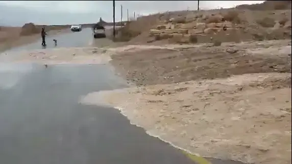 נחל ערוגות זורם לים המלח