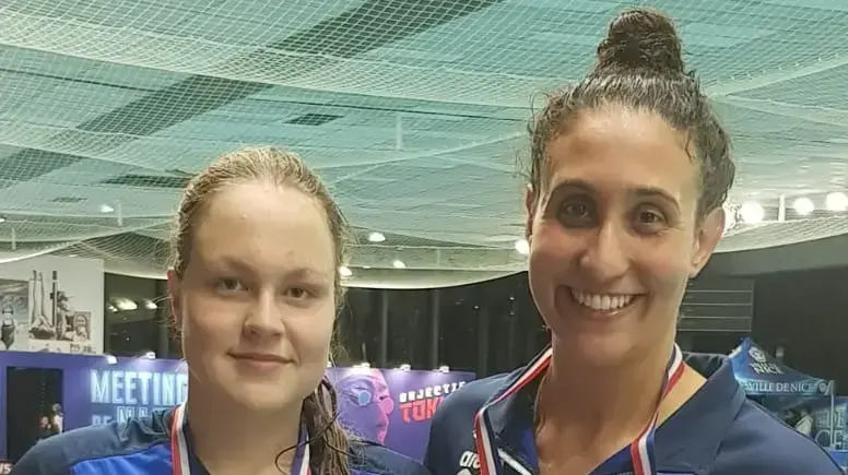 אנדי מורז עם אנסטסיה גורבנקו שחייניות ישראליות