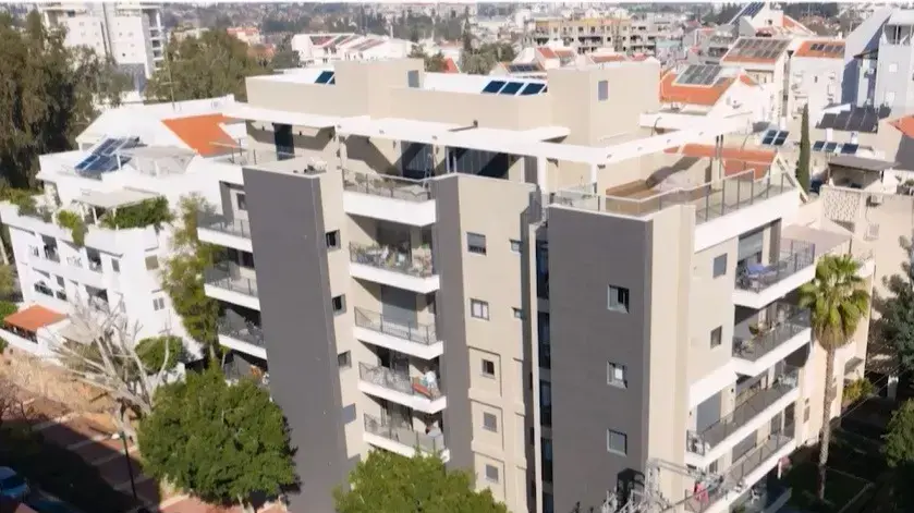 ארסטון - חיפוי חזית בניין