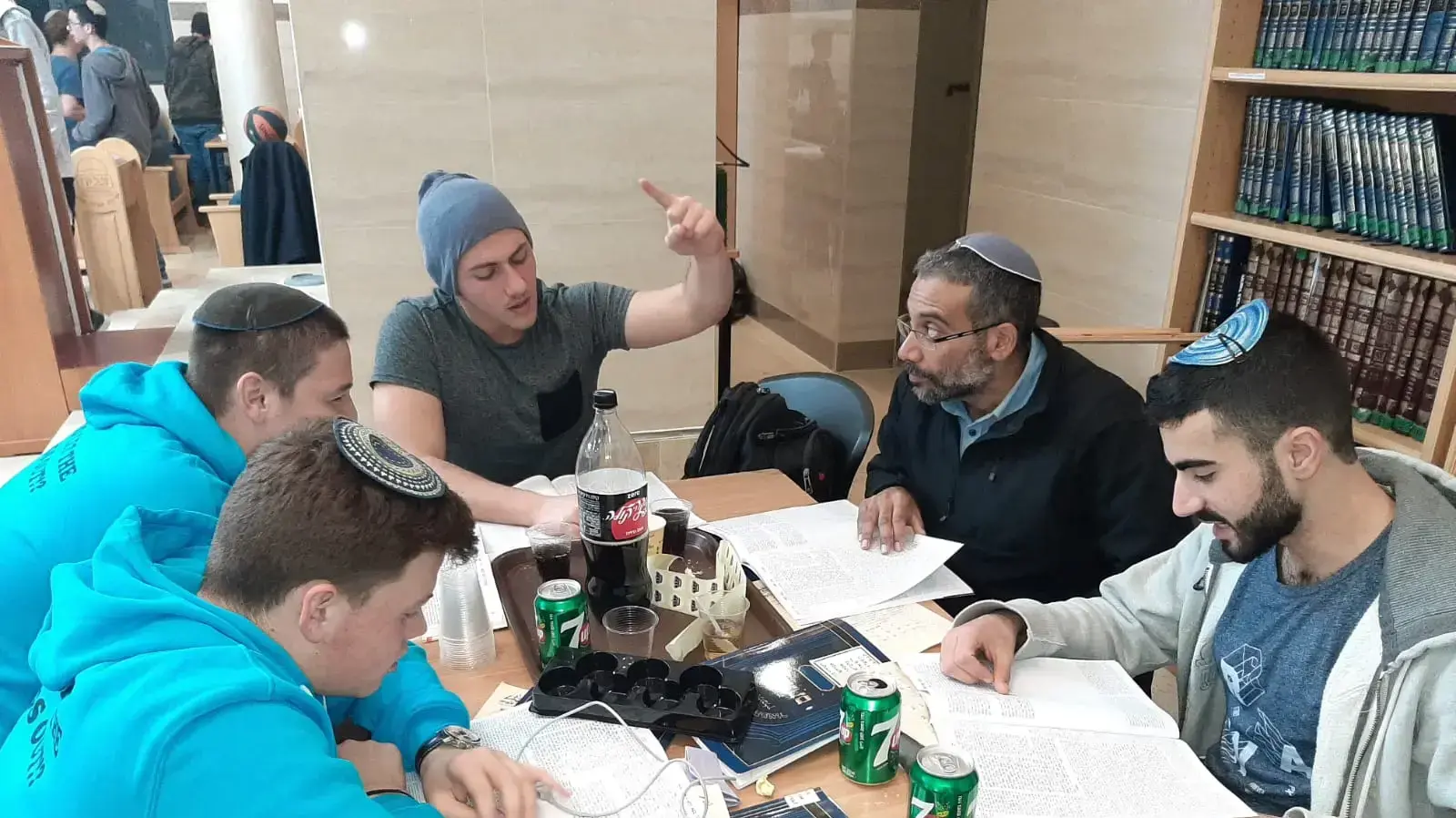 מרתון גמרא בישיבת צביה קטיף מרתון גמרא בישיבת צביה קטיף