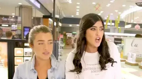 ירדן ויזל ואן זיוי בחנות ג'יימס ריצ'רדסון