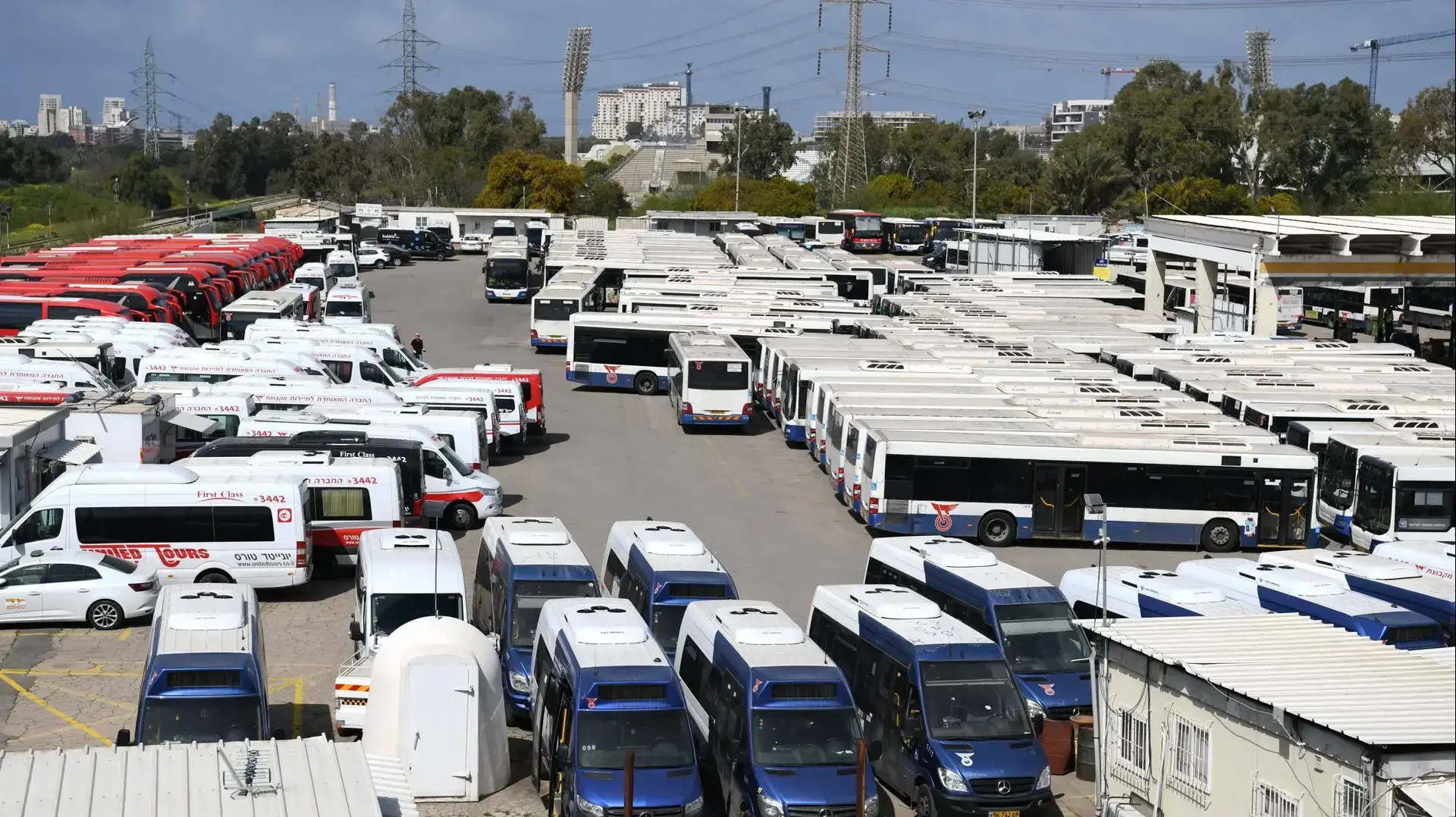 חניון אוטובסים  של חברת דן מלא, ליד מתחם קניון איילון, 29 במרץ 2020