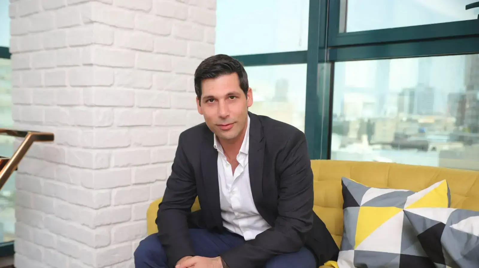 עו"ד רועי בר־יוסף המתמחה בייצוג בעלי דירות בלבד בפרויקטים של פינוי בינוי