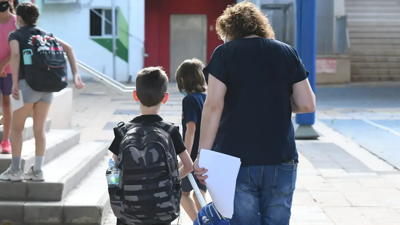 חזרה לשגרה - תלמידים חוזרים ללימודים, בית ספר שמעוני בגבעתיים, 17 במאי 2020