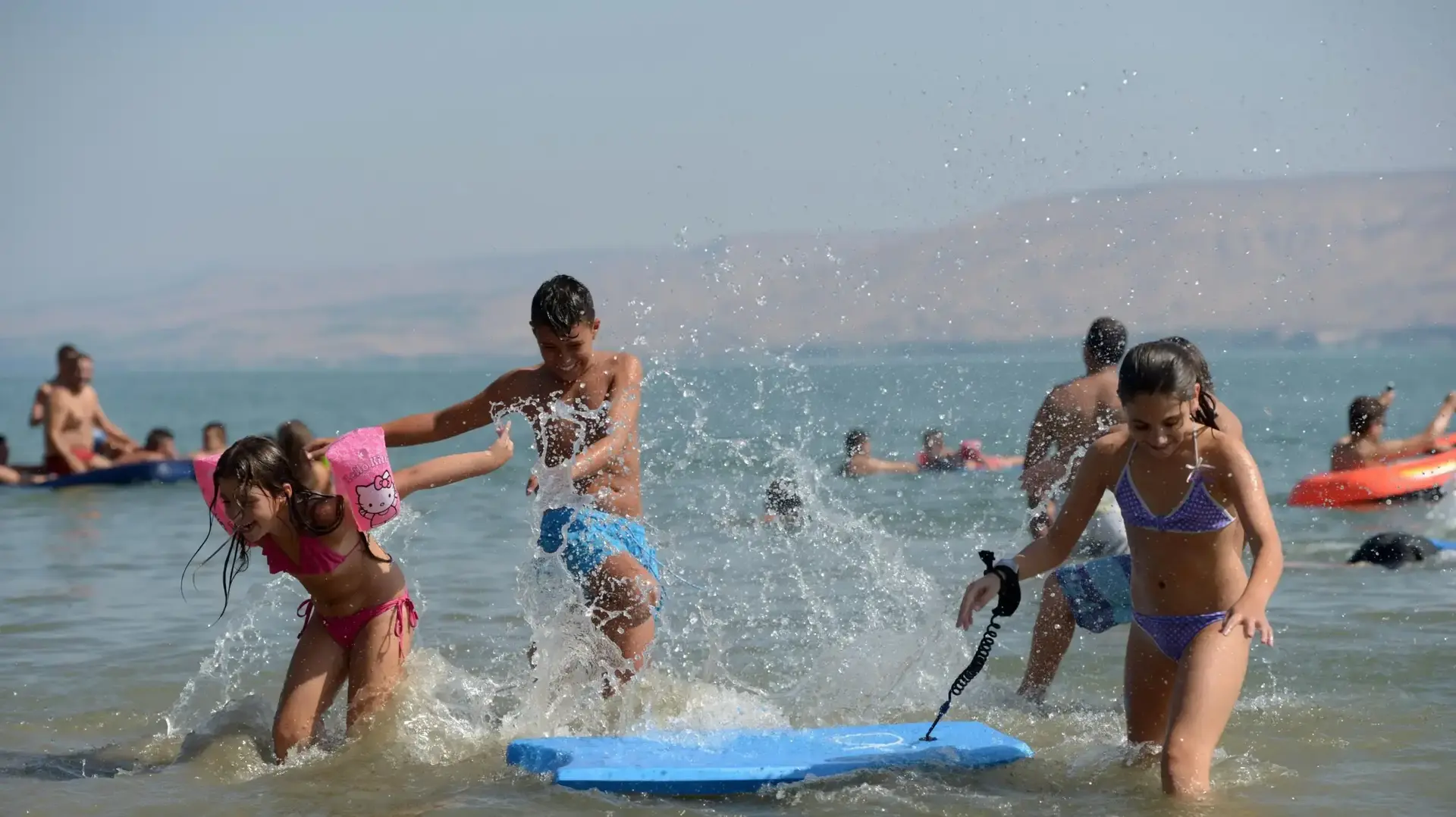 מבלים בחופי כינרת