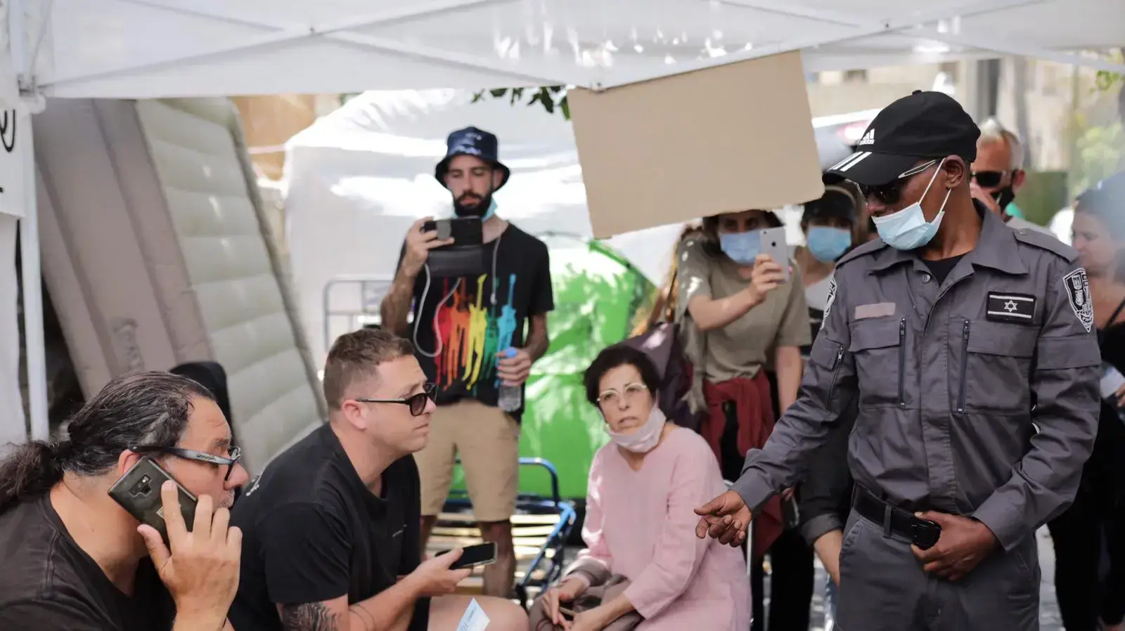הבעלים של הבארבי שאול מזרחי קיבל דוח מול בית ראש הממשלה נתניהו בבלפור ירושלים