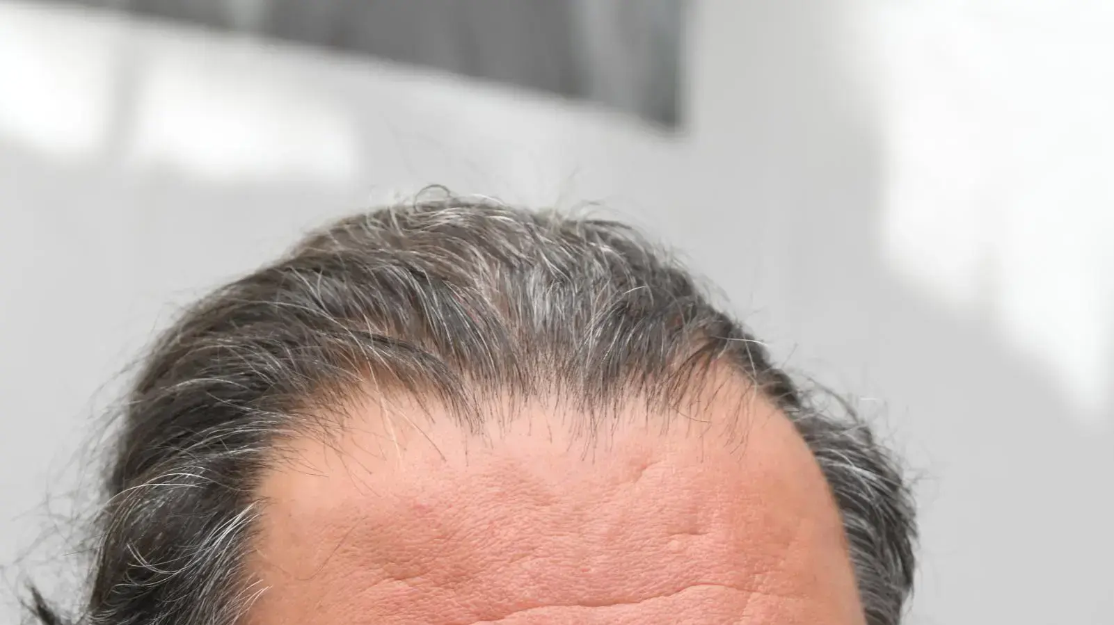 שאול מזרחי הבעלים של מועדון הבארבי בארבי שובת רעב במאהל שהוקם ברחוב בלפור בירושלים מול בית ראש הממשלה