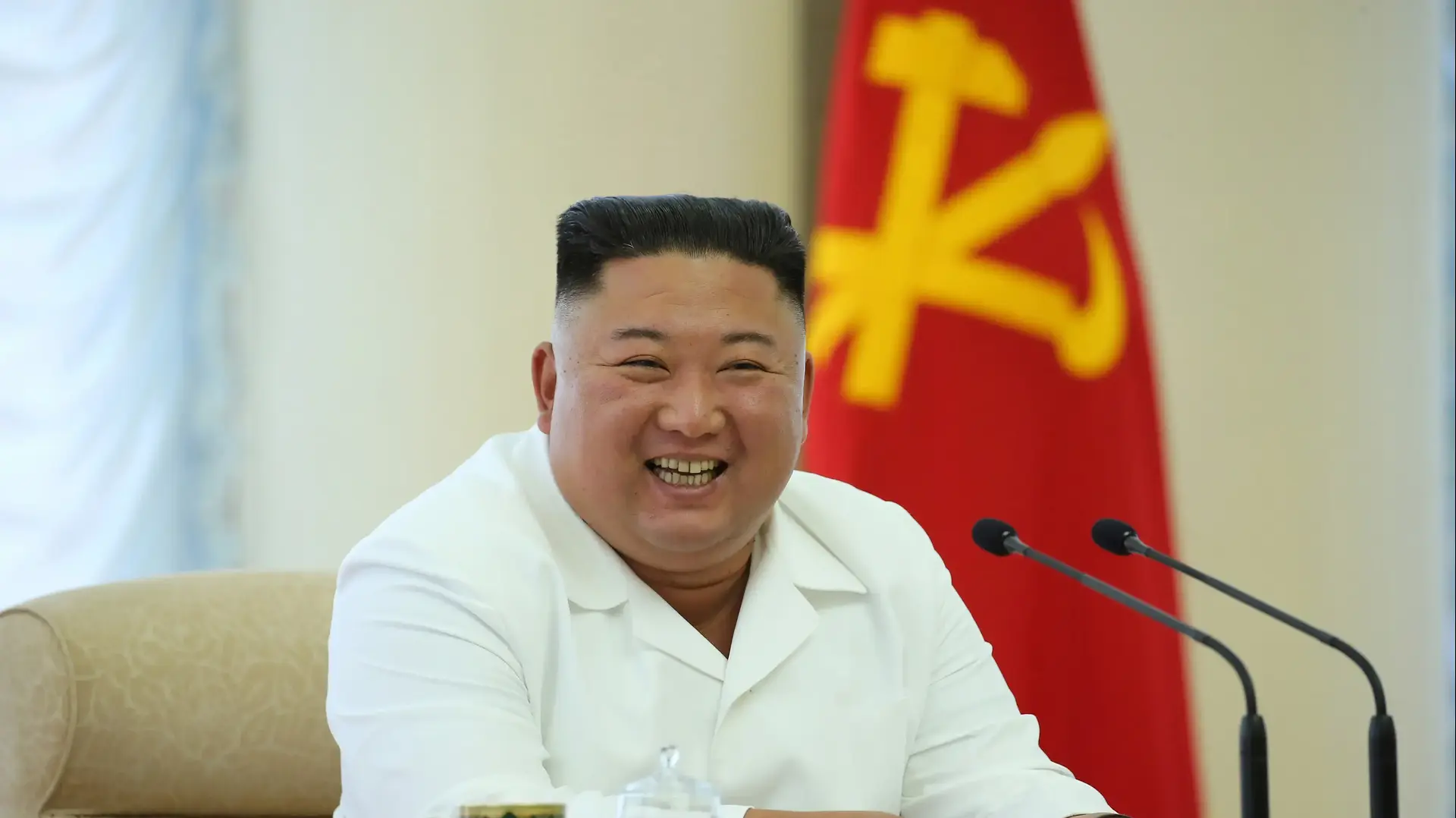 מנהיג קוריאה הצפונית קים ג'ונג און בישיבת המפלגה, 7 ביוני 2020 מנהיג קוריאה הצפונית קים ג'ונג און בישיבת המפלגה, 7 ביוני 2020