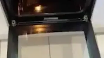 טריק לניקיון דלת התנור