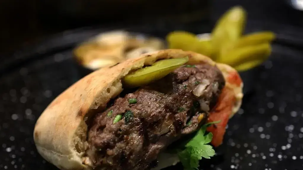 חינאווי בפיתה