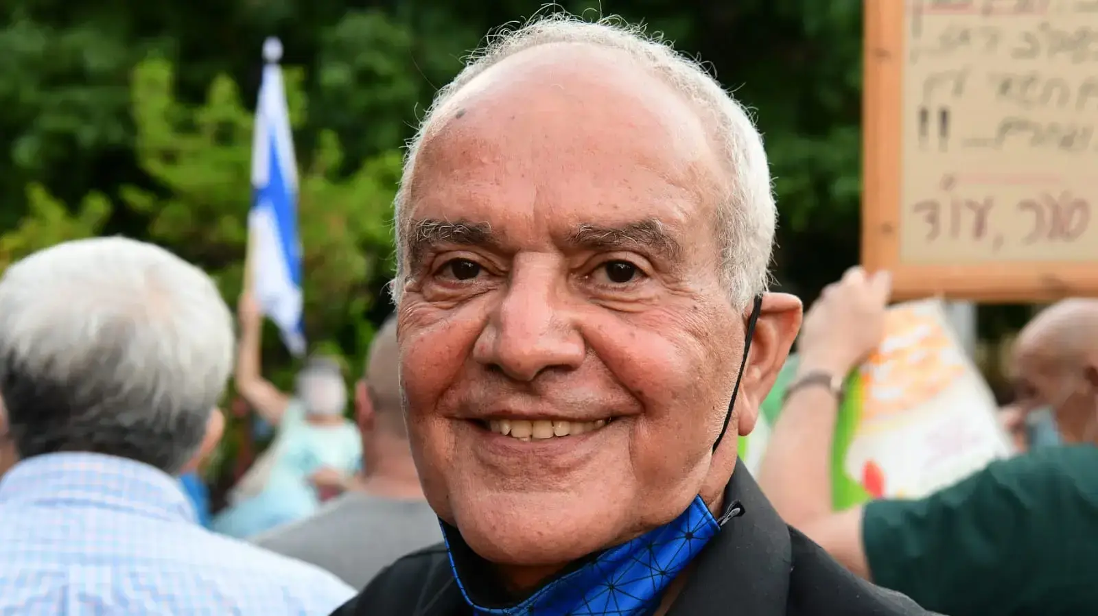 דן חלוץ במחאת הדגלים השחורים בשדרות רוטשילד בתל אביב, 29 ביוני 2020 דן חלוץ במחאת הדגלים השחורים בשדרות רוטשילד בתל אביב, 29 ביוני 2020