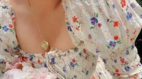 שמלה כפרית פרחונית, אופנה