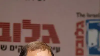 צדיק בינו