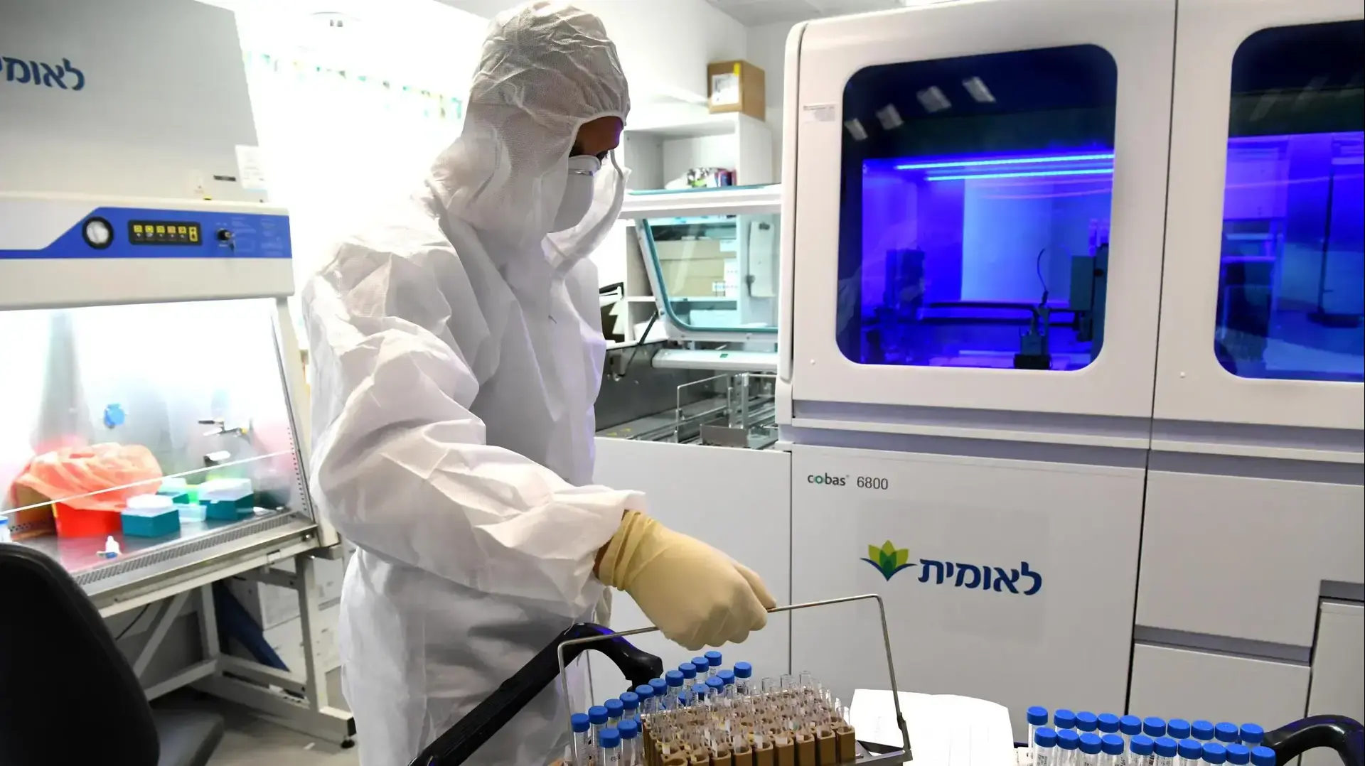 בדיקות קורונה במעבדות קופת חולים לאומית באור יהודה 13 ביולי 2020