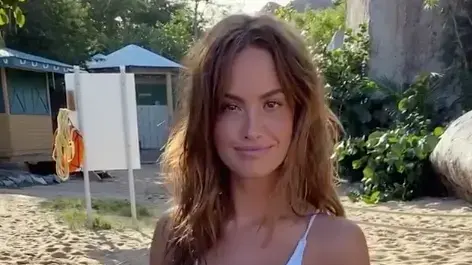 היילי קליל בבגד ים