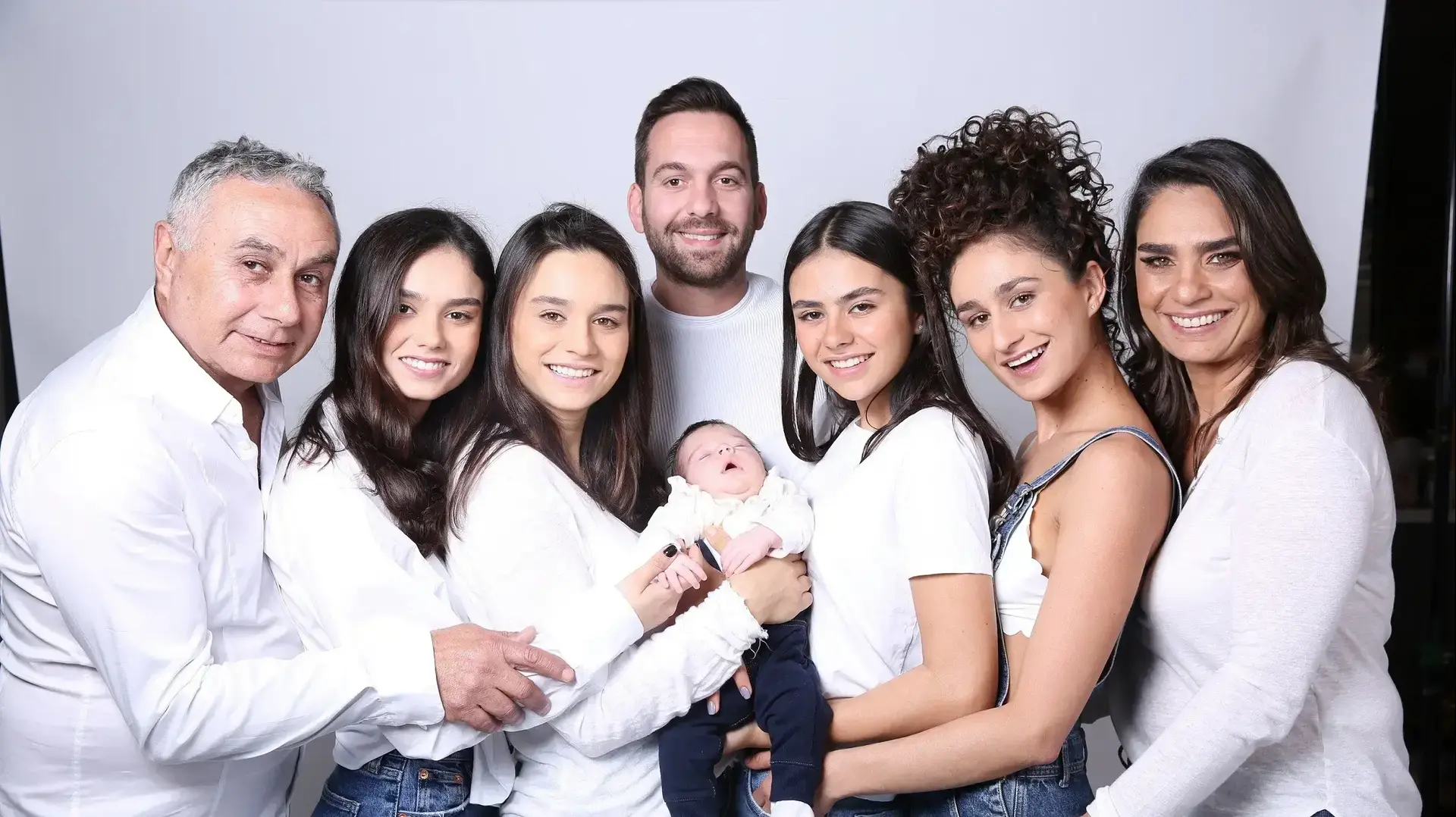 חלי ממן ובני משפחתה
