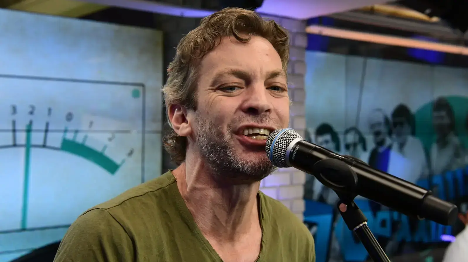 משדר מחווה חגיגי לכוורת של וואלה! תרבות ו-eco99fm, מוקי