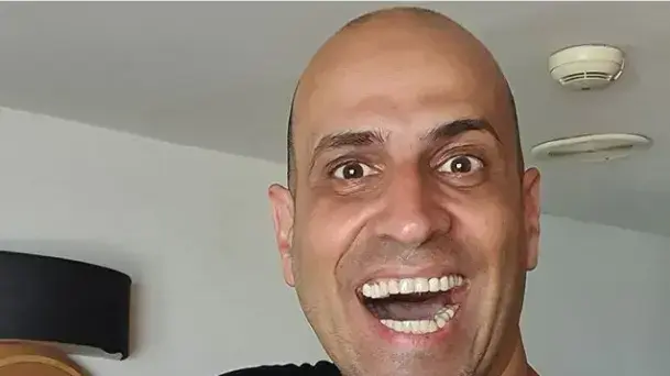 השחקן והיוצר ליאור כלפון, ביום שבו יצא מהבידוד ממלון הקורונה