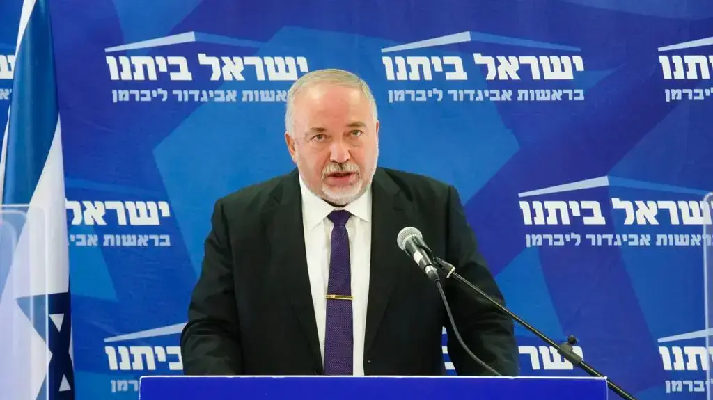יו"ר ישראל ביתנו, אביגדור ליברמן במהלך הצהרתו בישיבת סיעת המפלגה 7 בספטמבר 2020 יו"ר ישראל ביתנו, אביגדור ליברמן במהלך הצהרתו בישיבת סיעת המפלגה 7 בספטמבר 2020