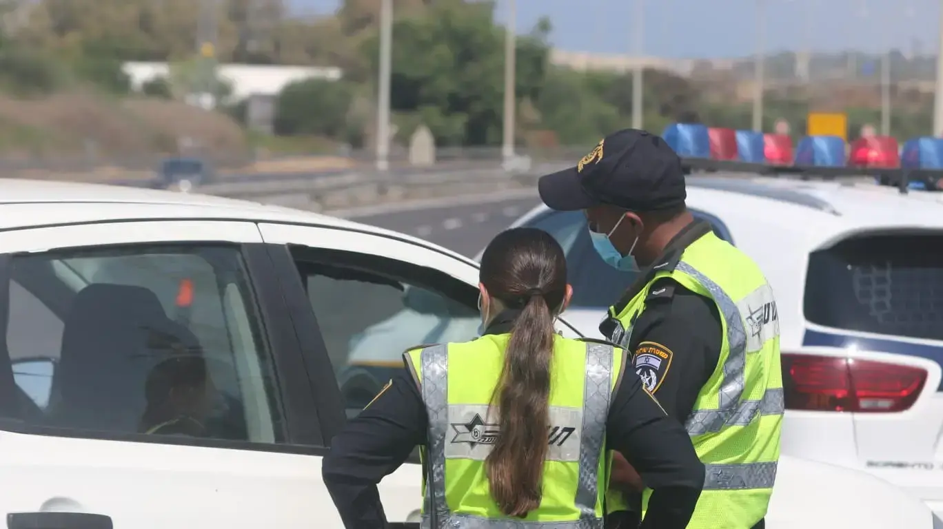 מחסום של משטרת התנועה כביש 2 מחלף בית ינאי לצפון במהלך סגר חגי תשרי, 19 בספטמבר 2020