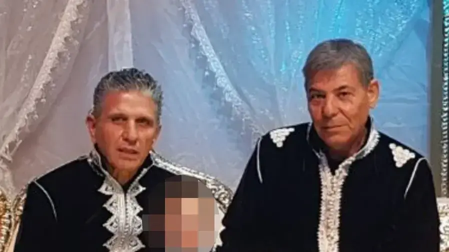 חיים אוליאל עם בנו עומר ואחיו אלי אוליאל