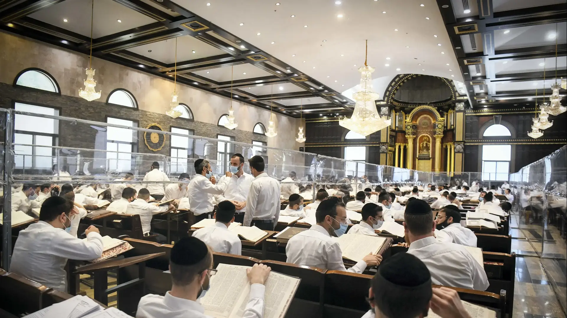 בחורים חרדים בישיבת עטרת שלמה בתקופת הקורונה, מודיעין עילית. 24 באוגוסט 2020