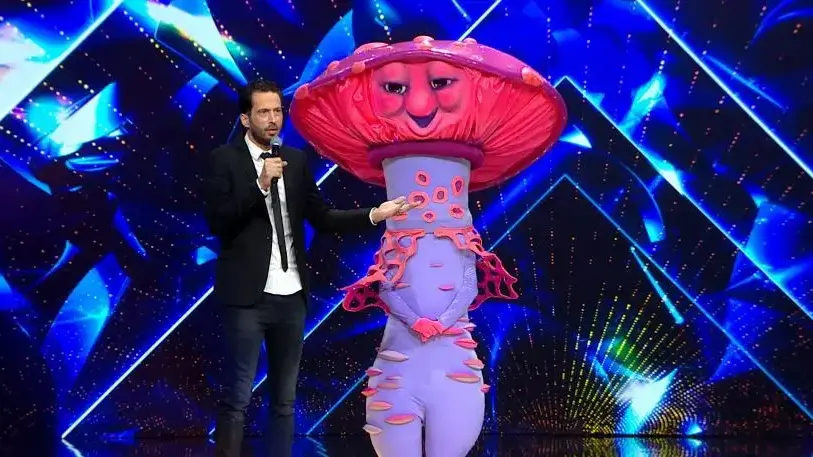 הזמר במסכה - פרק חשיפת הפטריה, מיכל אמדורסקי הזמר במסכה - פרק חשיפת הפטריה, מיכל אמדורסקי