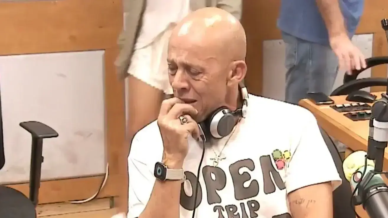 דידי הררי פורץ בבכי לאחר שחזר לשדר ברדיו 103FM בתום ה-30 למות אשתו מירית