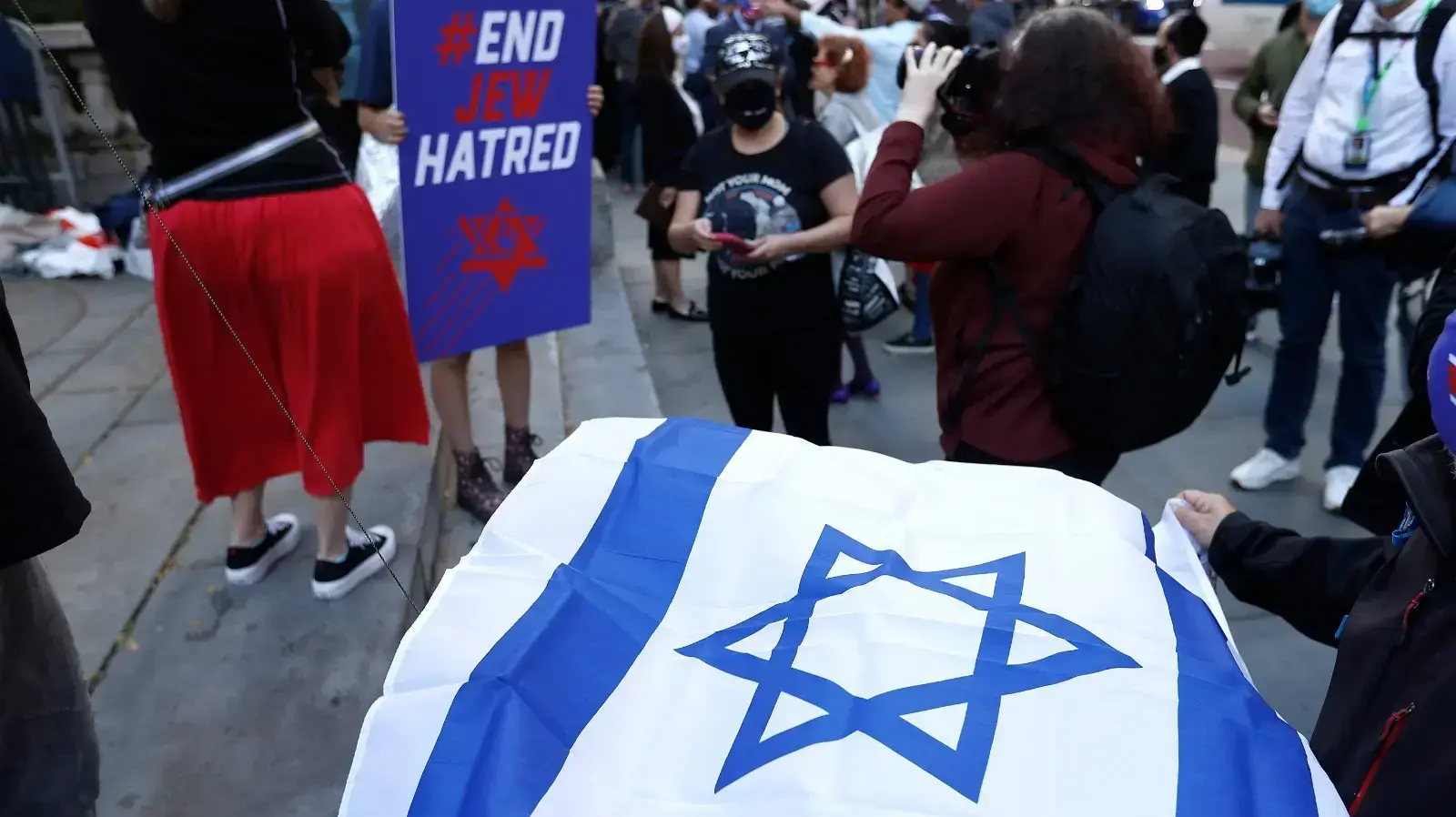 דגל ישראל בהפגנה נגד הגבלות הקורונה בניו יורק, 15 באוקטובר 2020